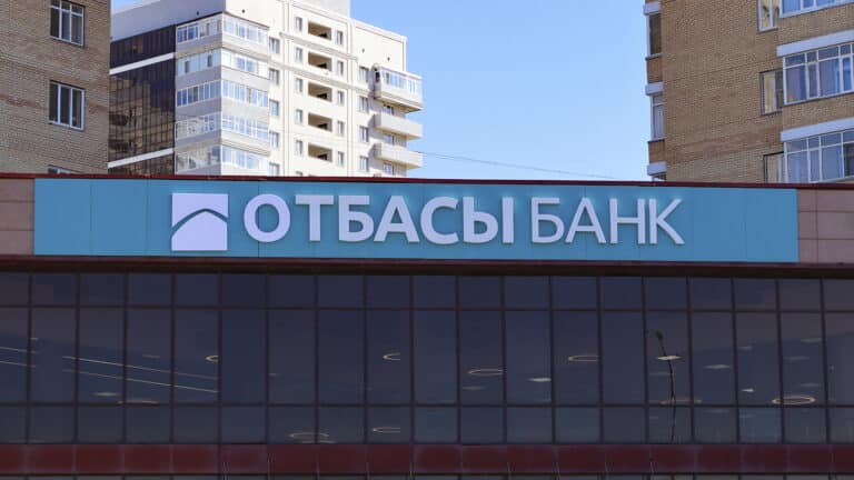 Казахстанцы открыли 1 млн новых депозитов в Отбасы банке за год