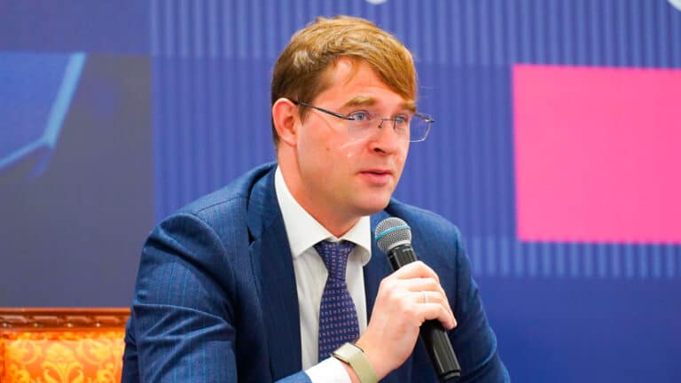 Турлов заявил, что не чувствует давления от других владельцев футбольных клубов