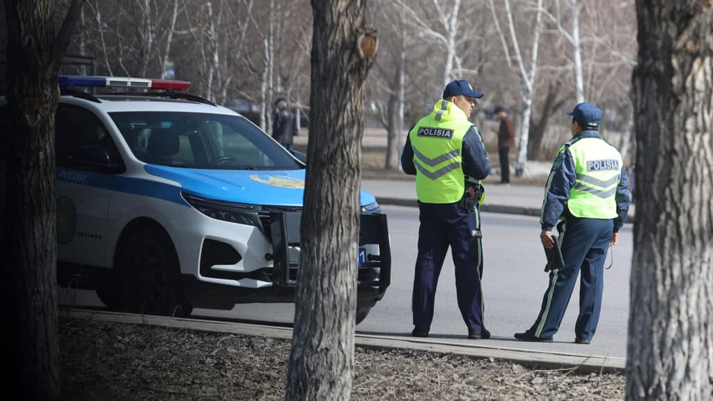 Полицейским запретили проверять данные водителей по ИИН без особого повода