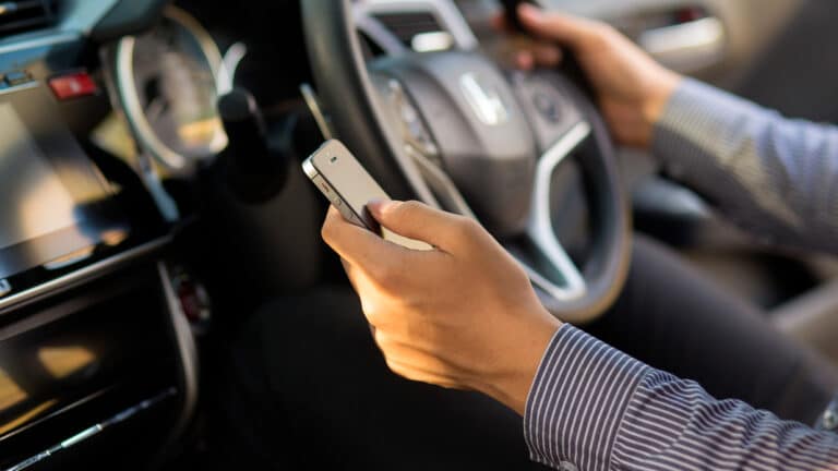 Депутат раскритиковал такси в Казахстане из-за скрытых данных