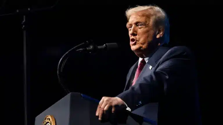 Трамп: АҚШ-тың әскери кемелері енді ядролық қару алып жүреді