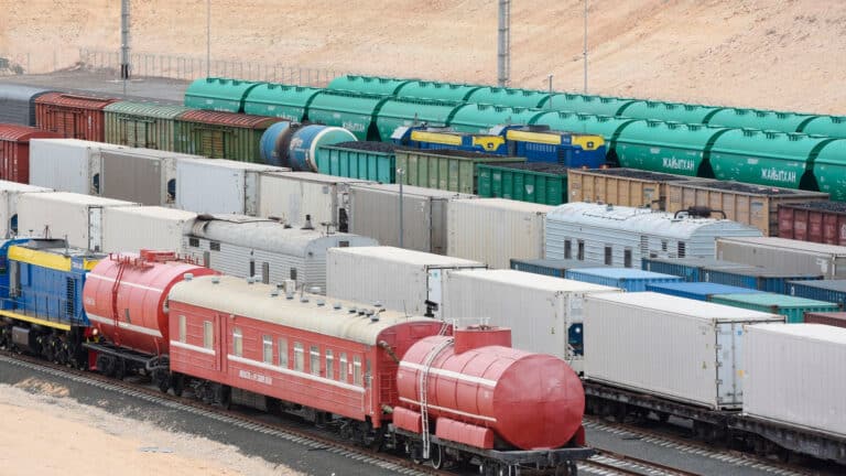 Американец и известный казахстанский бизнесмен терпят убытки из-за своего перевозчика