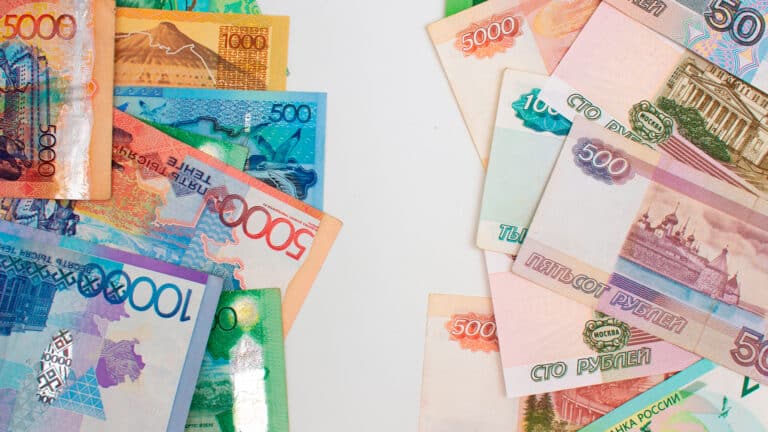 Переводить валюту из России в Казахстан можно будет без ограничений