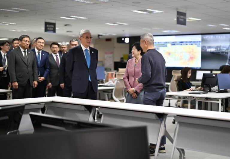 Токаев изучил японский опыт по борьбе с фейками в СМИ и соцсетях