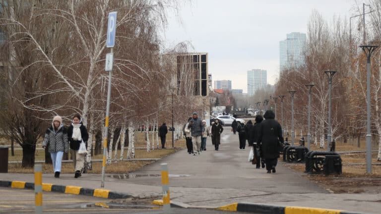 Почему в Астане чистят улицы от снега, который не выпал