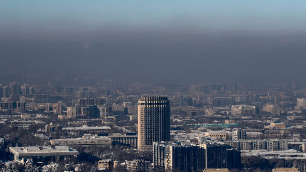 Очистные башни не спасут Алматы от смога