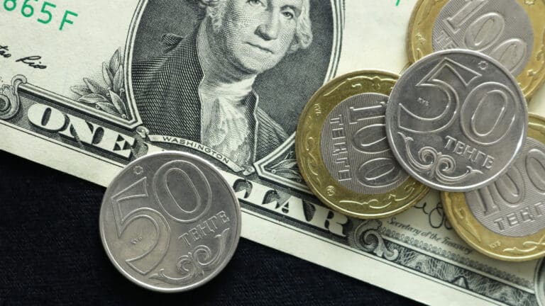 Доллар упал ниже 500 тенге впервые с апреля