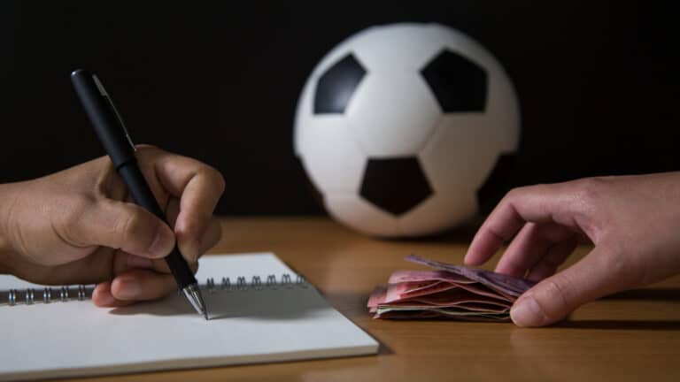 Казахстанская федерация футбола отсудила 112 млн тенге у предпринимателей