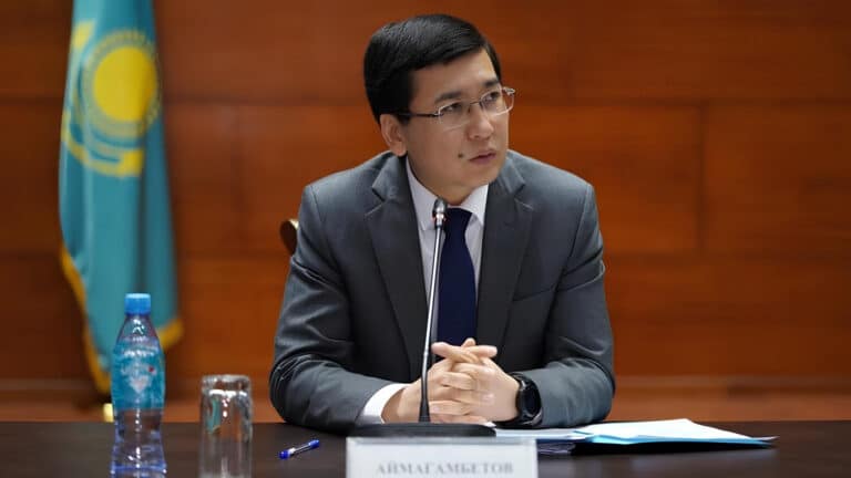 Аймагамбетов хочет обязать СМИ хранить все новости в госархиве