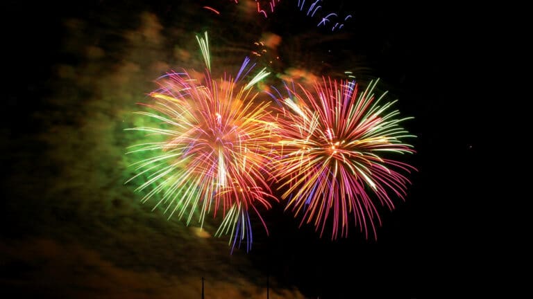 В Астане во время салюта запретят выходить на лед набережной