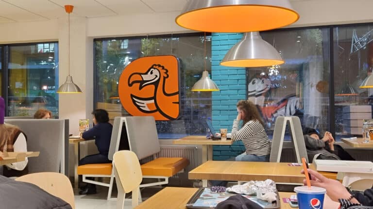 Почему Papa John’s не выдержала конкуренции с Dodo Pizza – эксперт