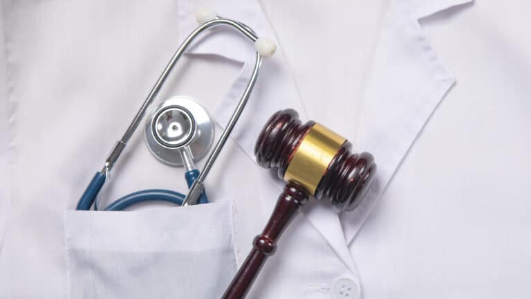 В Казахстане завели 14 уголовных дел за нападения на медиков