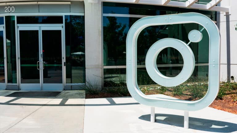 Сотрудников Instagram вернут с удаленки в офис на пятидневку