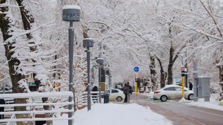 Штормовые предупреждения объявлены на 16 декабря по всему Казахстану