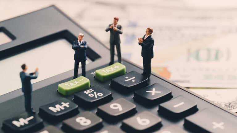 Токаев поручил срочно принять программу поддержки малого бизнеса