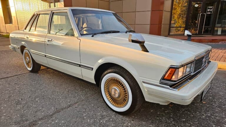 Казахстанцев восхитил 43-летний Toyota Mark II с родным пробегом