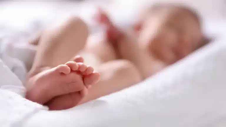 Қазақстаннан жаңа туған сәбилерді алып өтпек болған қытайлықтар ұсталды