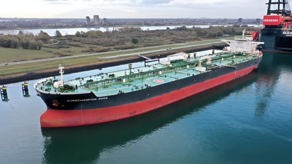 Очередной танкер был атакован украинскими морскими дронами в Черном море/vesselfinder.com, бильд-редактор: Адэлина Мамедова