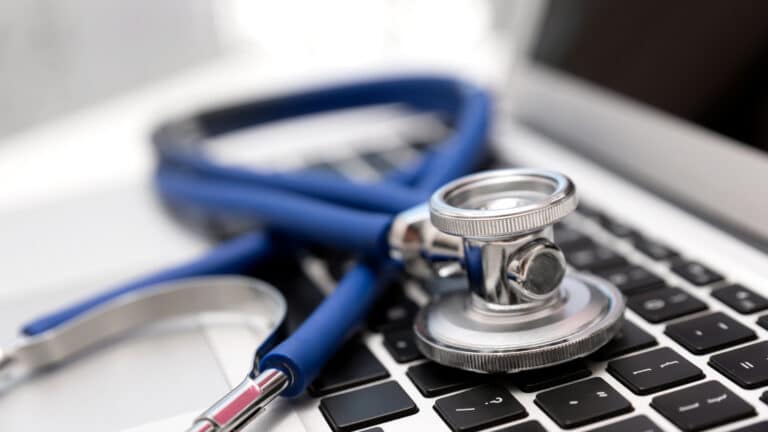 Около 80% казахстанцев недовольны ОСМС – результаты опроса