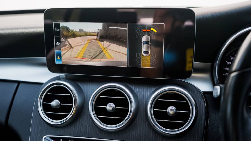 Реальную пользу парковочного ассистента оценили пользователи Сети
