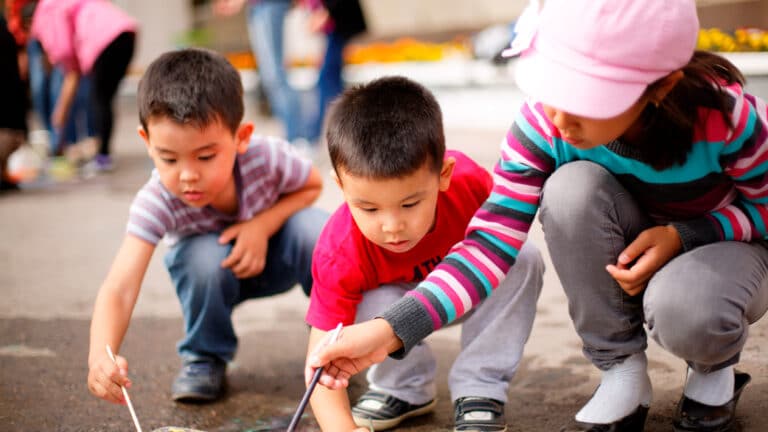 Тысячи маленьких казахстанцев получили 1,7 млрд тенге от государства