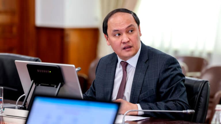 Карашукеев привез с собой 20 сотрудников акимата без затрат бюджета