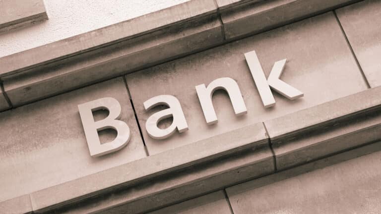 Один казахстанский банк нарушил нормативы регулятора