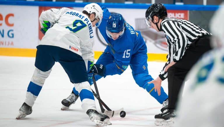 Казахстанская молодежка по буллитам одолела хозяев чемпионата мира