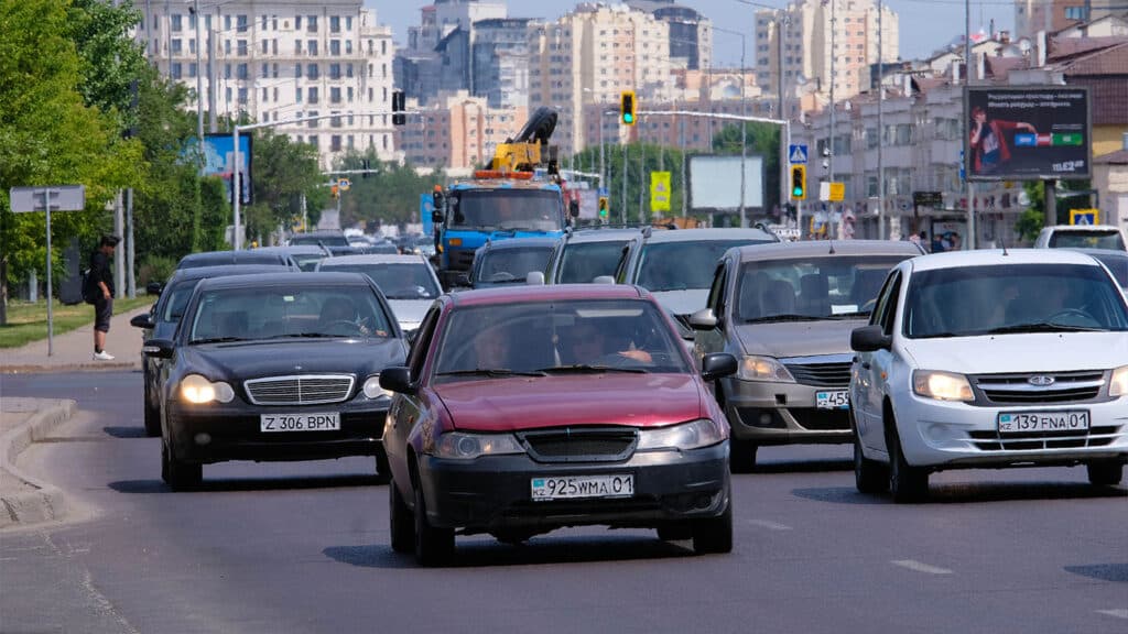 Эксперты оценили слухи об обвале цен на автомобили в Казахстане в 2026 году