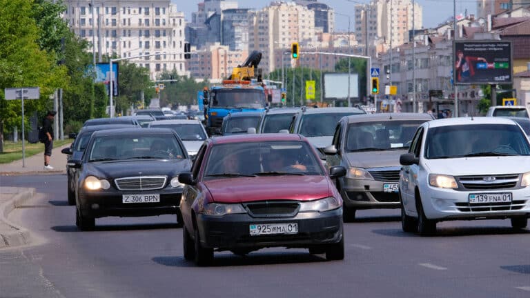 Эксперты оценили слухи об обвале цен на автомобили в Казахстане в 2026 году