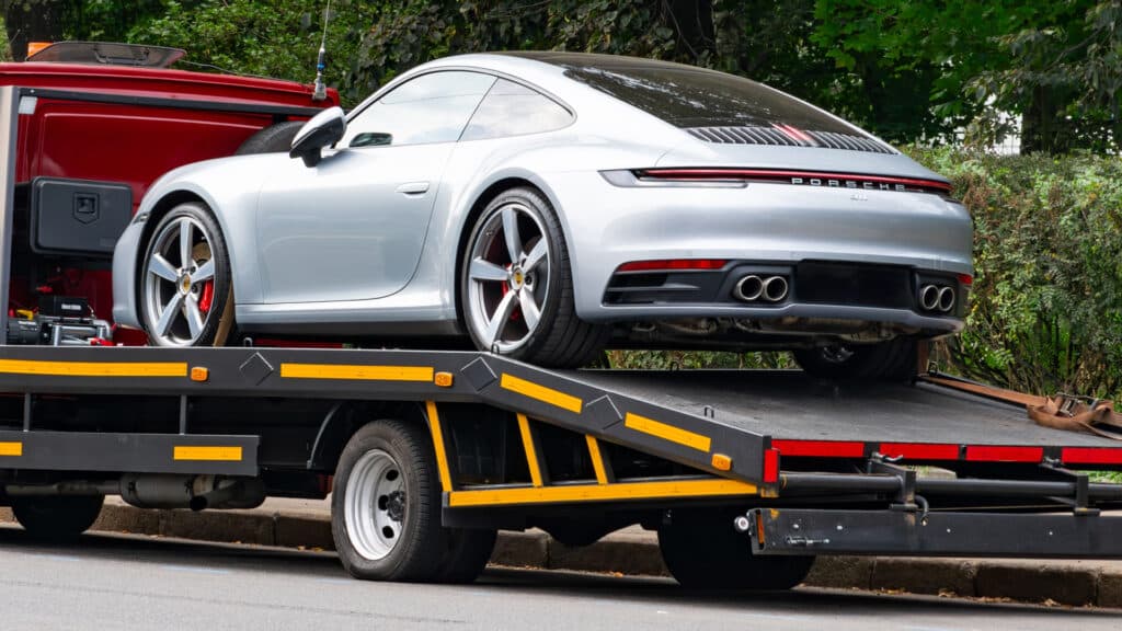 Porsche в Казахстане успокоил автовладельцев на фоне массовых блокировок в РФ