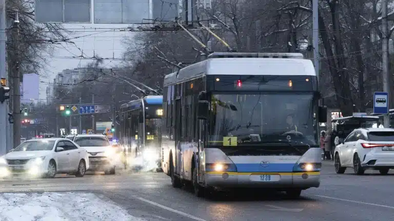 Алматыда жолақысын енді банктің мобильді қосымшасы арқылы да төлеуге болады