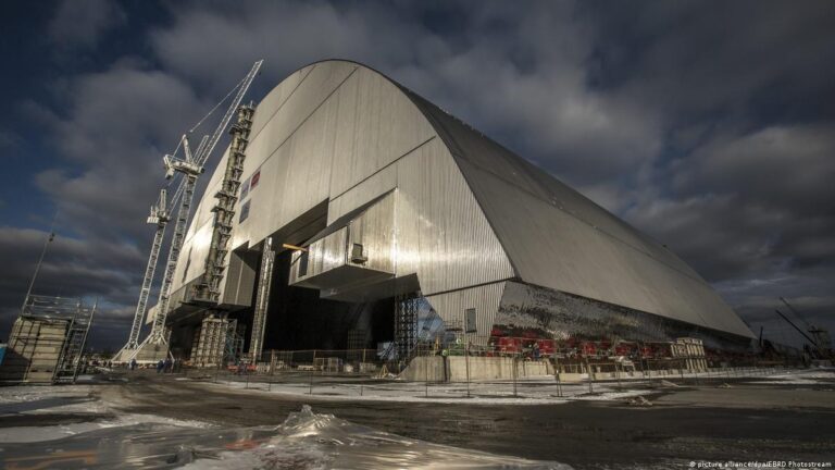 Чернобыль саркофагы ресейлік шабуылдан тесіліп жатыр