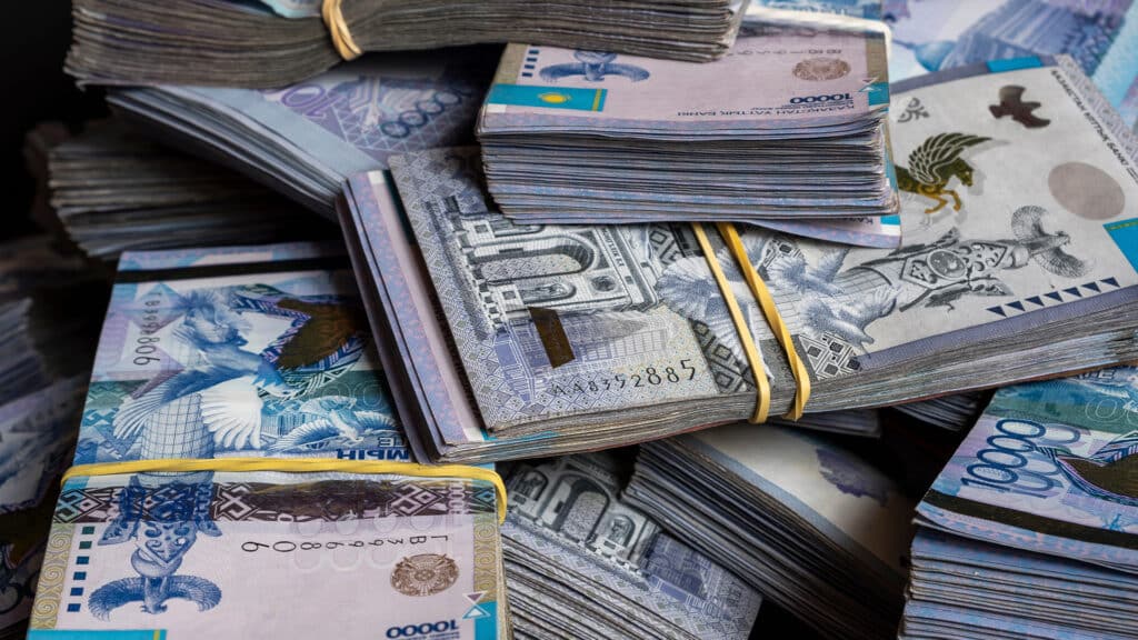 Фонд недвижимости выплатит нескольким казахстанцам десятки миллионов дивидендов/shutterstock, бильд-редактор: Дастан Шанай