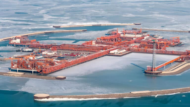 Казахстан впервые направит нефть из Кашагана в Китай из-за повреждения КТК