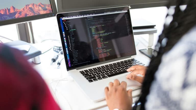 Более 800 тыс. тенге: зарплаты IT-специалистов в Казахстане бьют новые рекорды