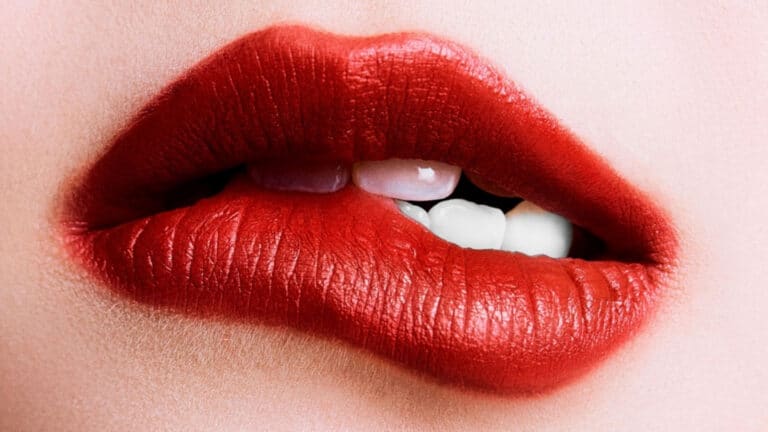 Тренды новогоднего макияжа: как создать незабываемый праздничный образ