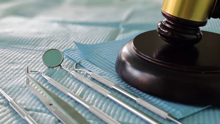 Суд допросил директора клиники Dent Park Ortho по делу о смерти ребенка под наркозом