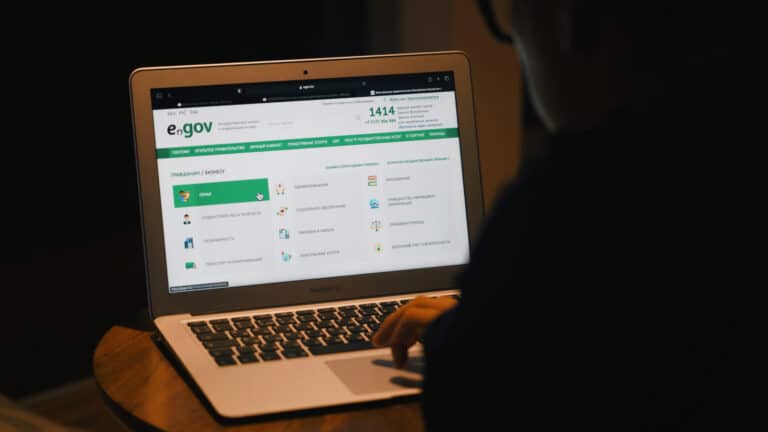 Соцсети для детей в Казахстане могут ограничить авторизацией через EGOV