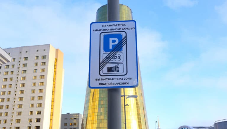 Землю для платных парковок заберут у миллионеров в Казахстане