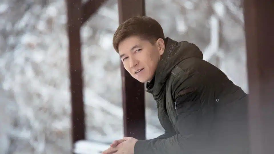 Сәкен Майғазиев құмар ойындарына жарнама жасамайтынын мәлімдеді / фото: facebook