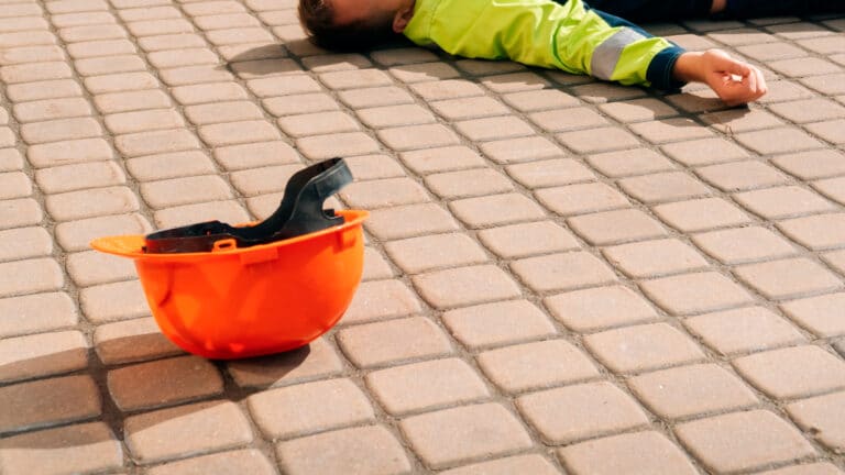 Два мастера получили реальный срок за гибель рабочих на стройке в Темиртау