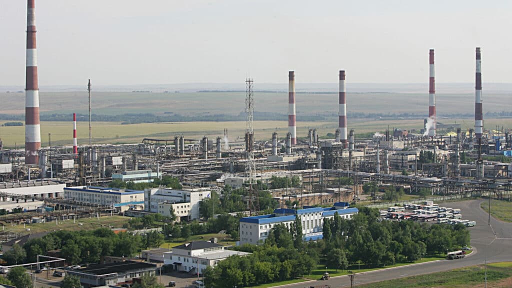 Украинские дроны приостановили работу Оренбургского ГПЗ, перерабатывающего газ из Казахстана/ООО «Газпром переработка», бильд-редактор: Дастан Шанай