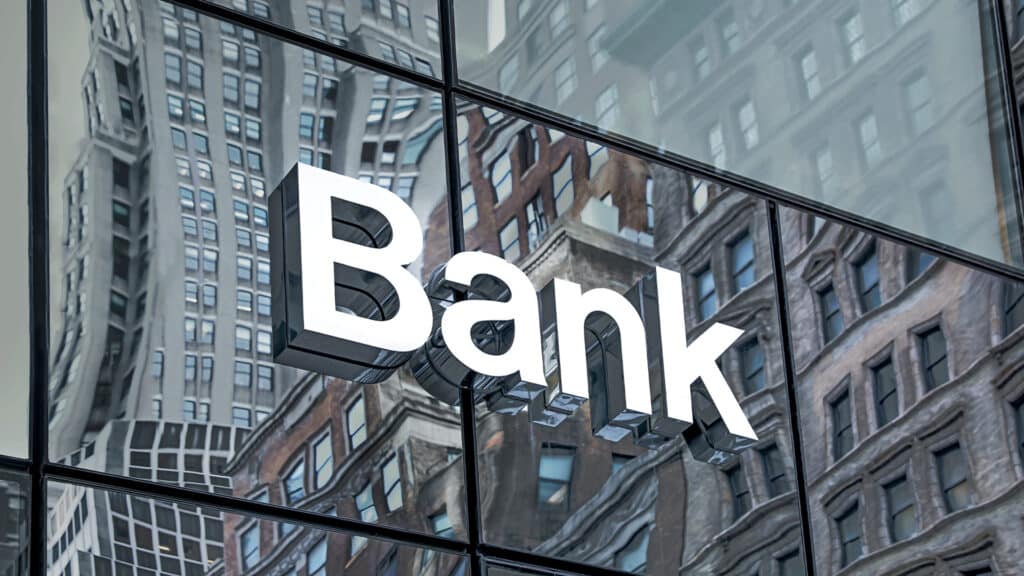 Принятый парламентом закон о банках направят президенту на подпись/shutterstock, бильд-редактор: Дастан Шанай