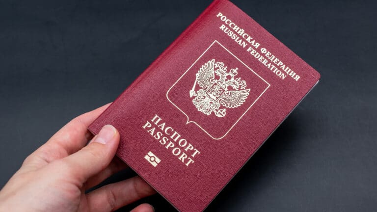 Банки Казахстана стали жестче проверять россиян