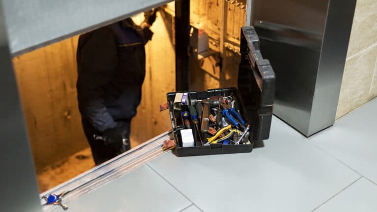 Ответственность за обслуживание лифтов без аттестации ужесточат в Казахстане