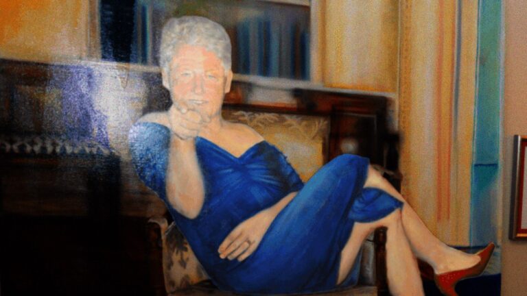 Русская колыбельная и Билл Клинтон в женском платье оказались среди файлов Эпштейна