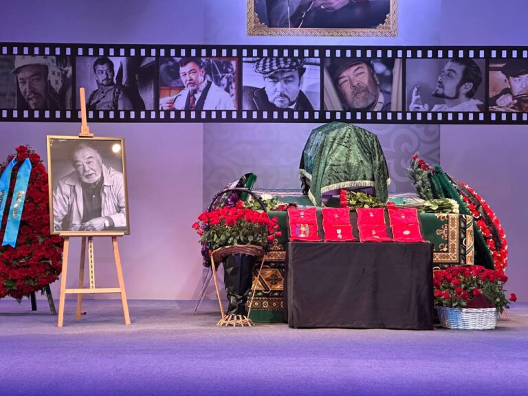 Алматыда жұртшылық Асанәлі Әшімовпен қоштасып жатыр (фото)