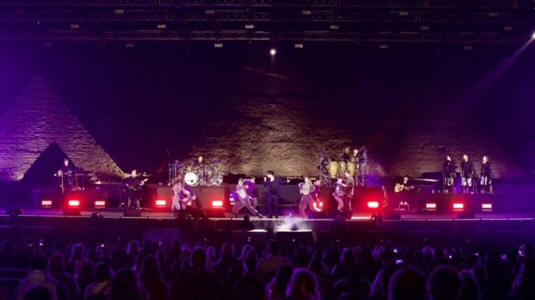 Димаш Мысыр пирамидаларының жанында концерт қойды