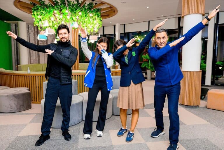 Айдын Рахимбаев заплатил за обучение дочери с сельскими детьми